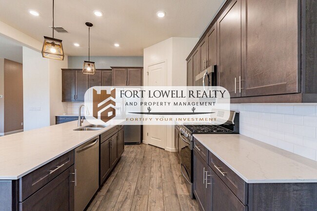 Building Photo - 3 Bedroom, 2 Bath Home near South Mountain!!