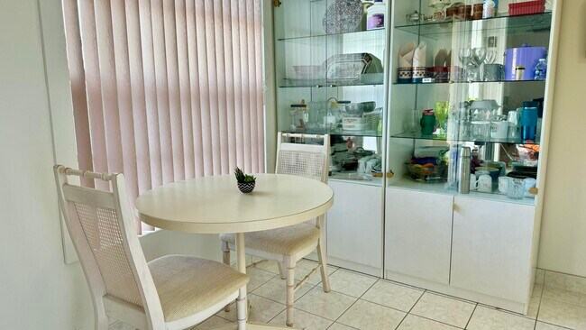 Building Photo - 1551 NW 20th Ave