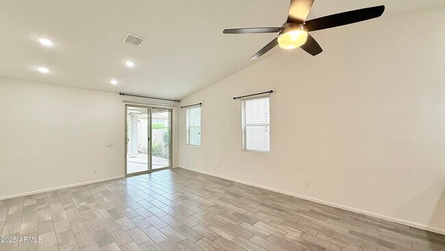 Building Photo - 5420 W Desert Hollow Dr