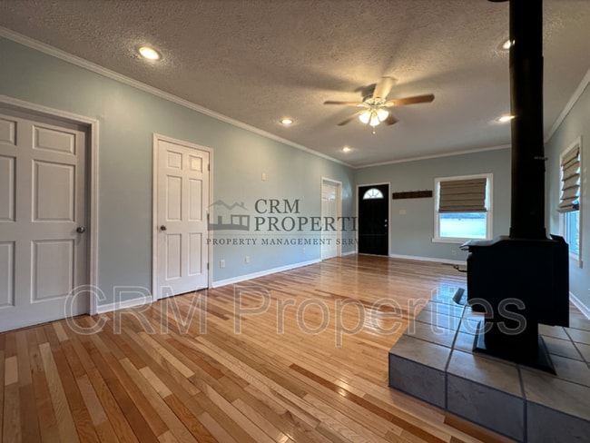 Building Photo - 414 W King St