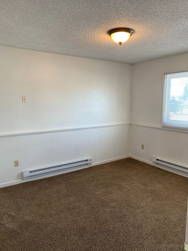 Building Photo - KingArthur4961 (KC-AM)