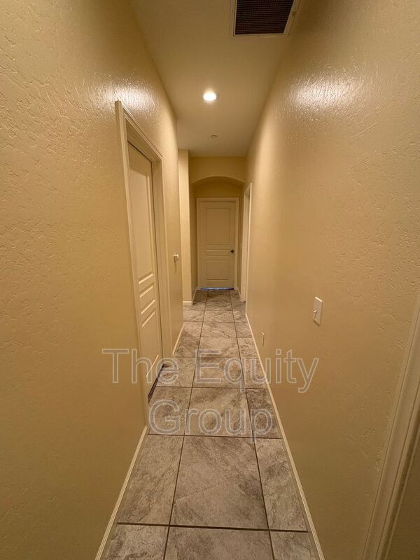 Building Photo - 625 E Monte Verde Ave