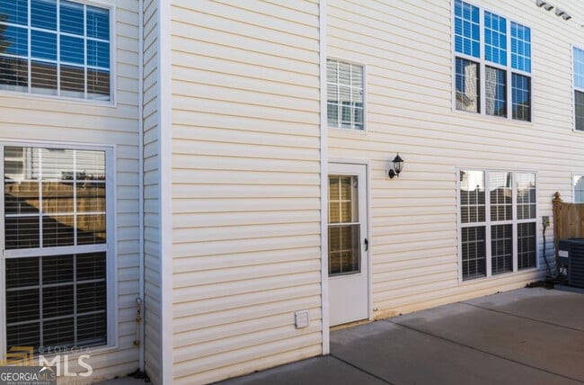 Building Photo - 145 Courtyard Dr