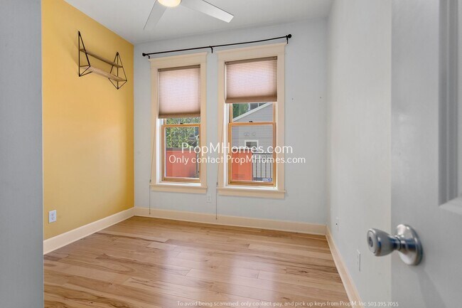 Building Photo - Two-Bedroom End Unit Condo in Goose Hollow! FREE PET RENT & DEPOSIT SPECIAL