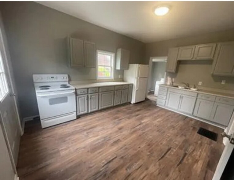 Building Photo - 32 Forry St