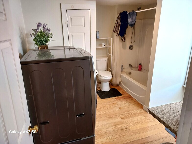 Building Photo - 64 Chase Ave