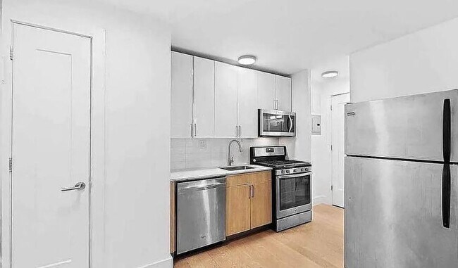 Building Photo - 0 bedroom in NEW YORK NY 10037