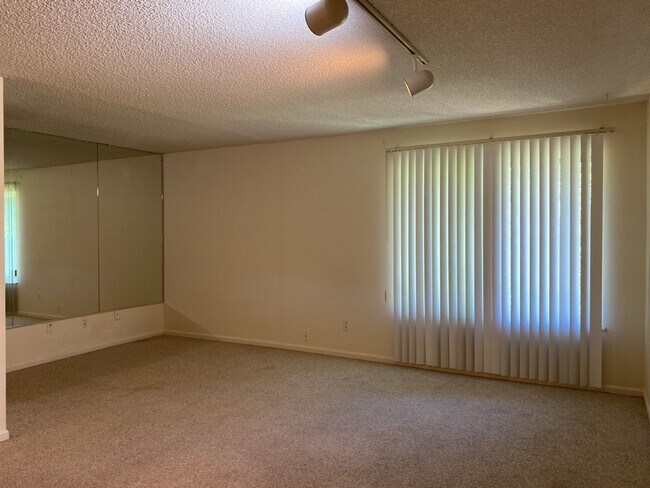 Building Photo - 1705 Heatheridge Rd