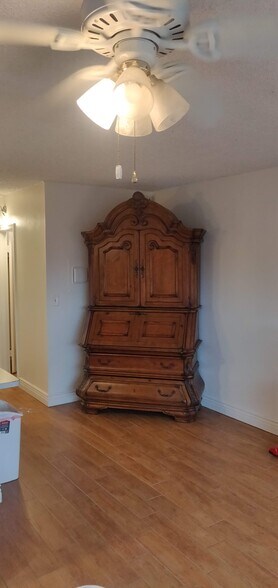 Building Photo - 2501 Riverside Dr