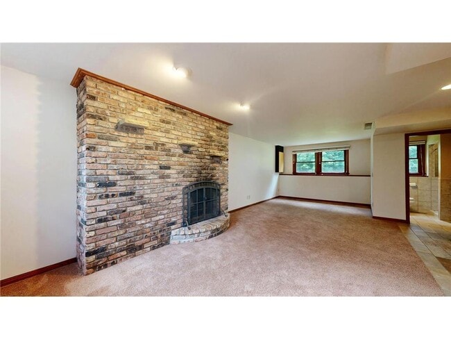 Building Photo - 3308 Roosevelt Ct NE