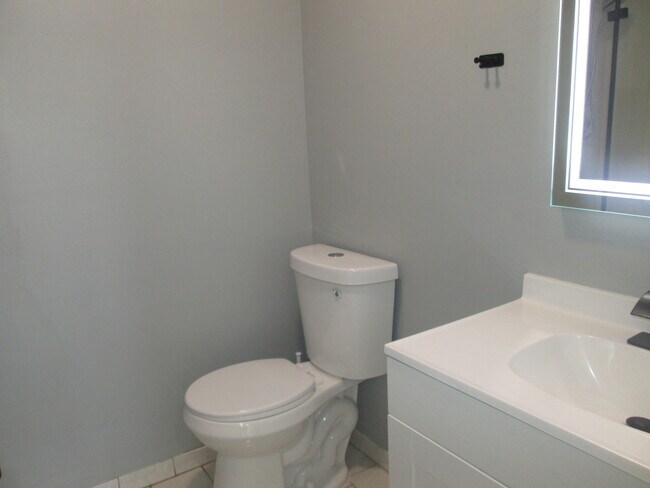 Building Photo - 800 Brook Dr