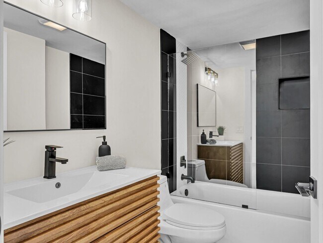 Building Photo - 21 Royal Palm Way