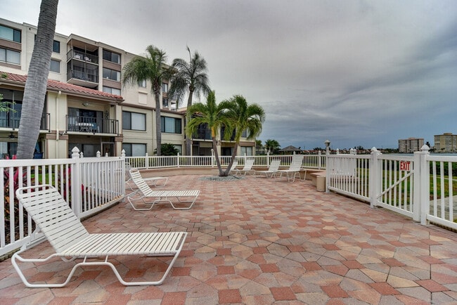 Building Photo - 6260 Palma Del Mar Blvd S