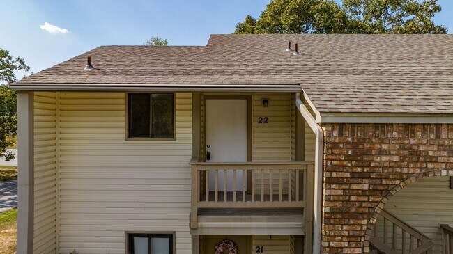 Building Photo - Fully Remodeled 2 Bed / 2 Bath Lower-Level Condo with Balcony