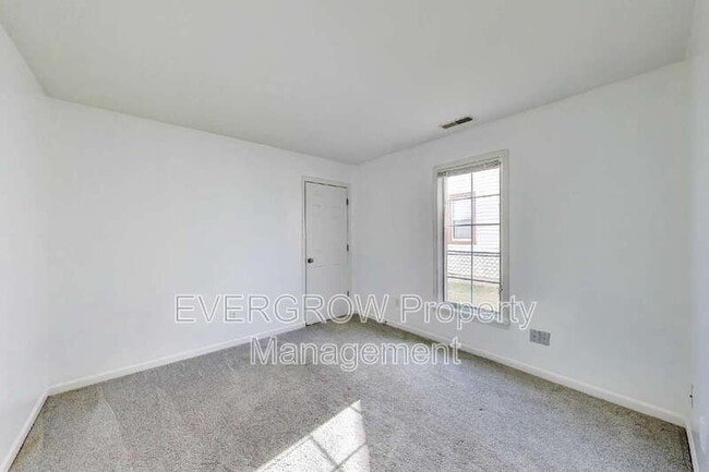 Building Photo - 142 N 7th Ave