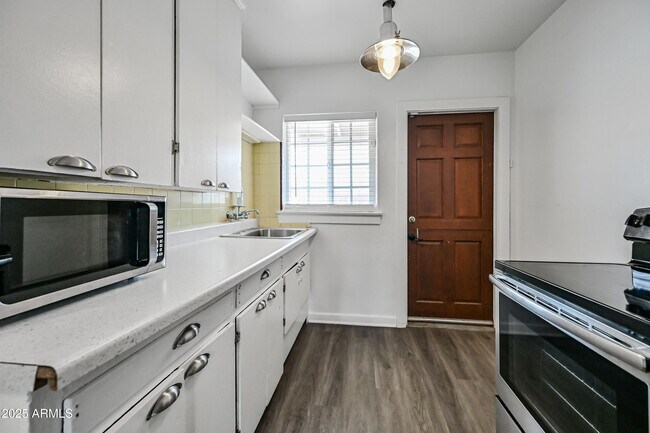 Building Photo - 2711 N 7th St