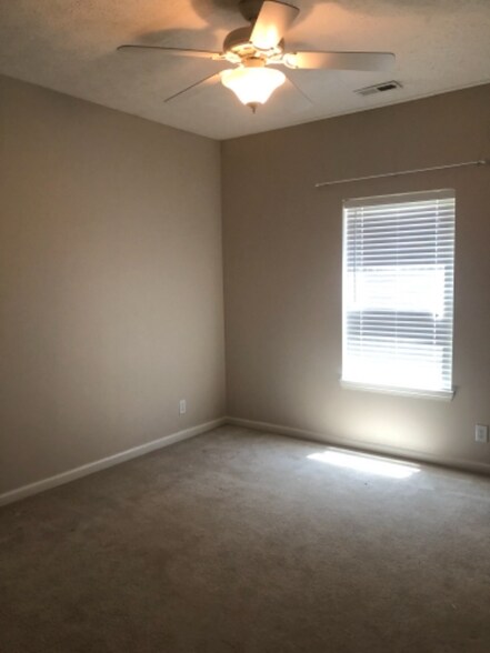 Building Photo - 3730 Tesla Dr