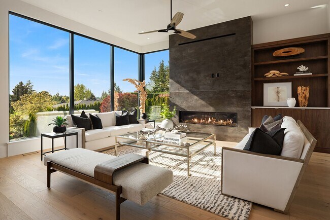Building Photo - 7Bd/6Ba Bellevue Home