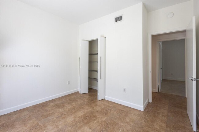 Building Photo - 50 Ocean Ln Dr
