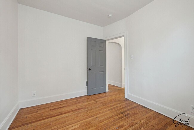 Building Photo - 3 bedroom $1350