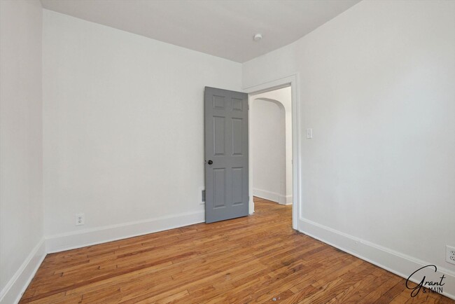 Building Photo - 3 bedroom $1450