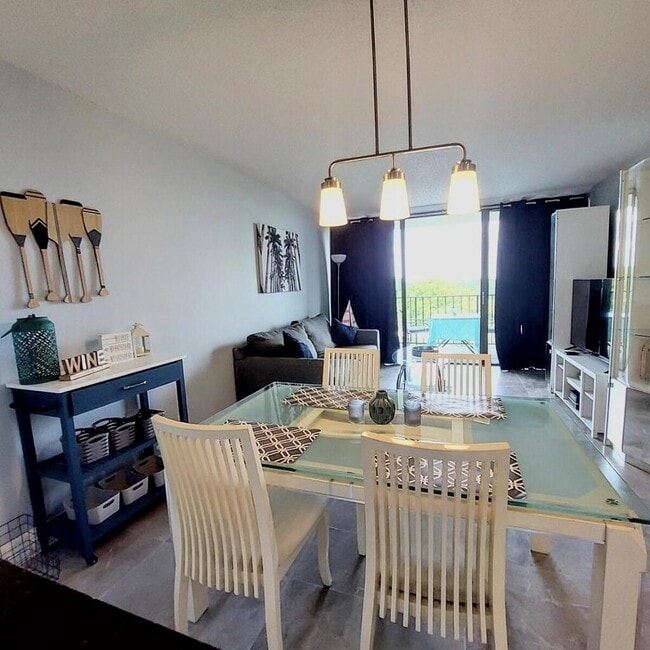 Building Photo - 1830 Embassy Dr