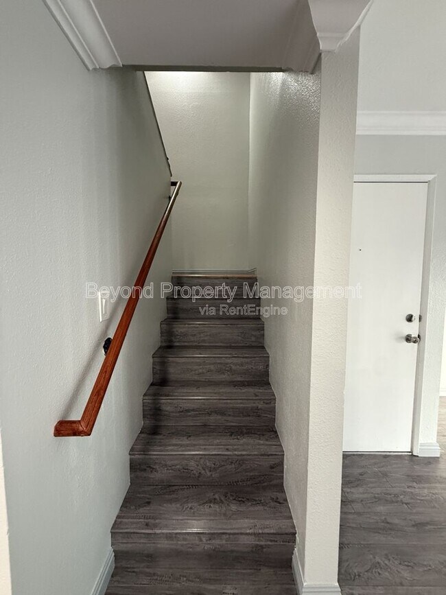 Building Photo - 8535 Paradise Valley Rd