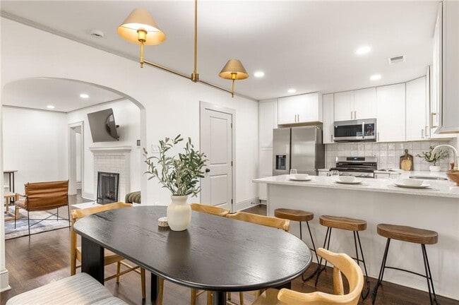 Building Photo - 3455 Rainey Ave