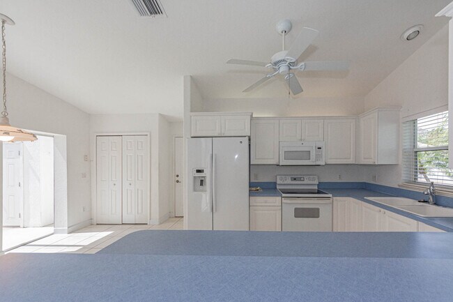 Building Photo - 1700 Aynsley Way