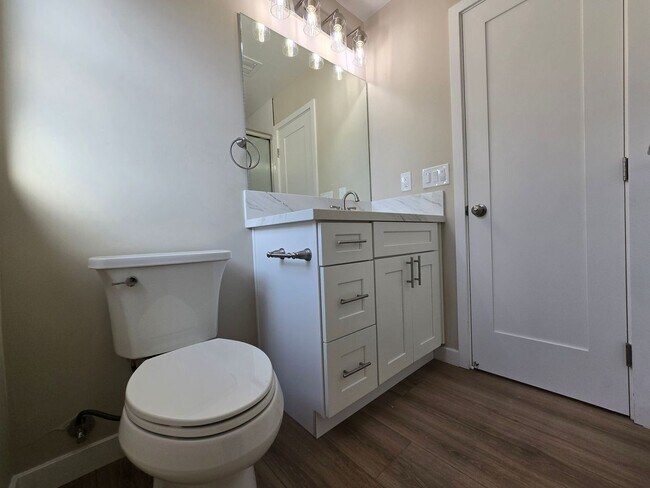 Building Photo - Newly Renovated House!! (Lease out, pendin...