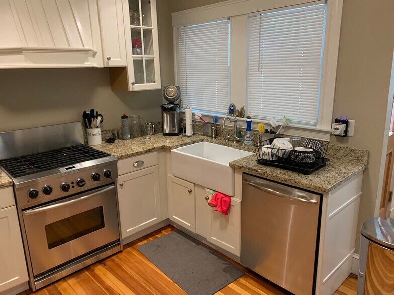 Building Photo - 115 Eastbourne Rd