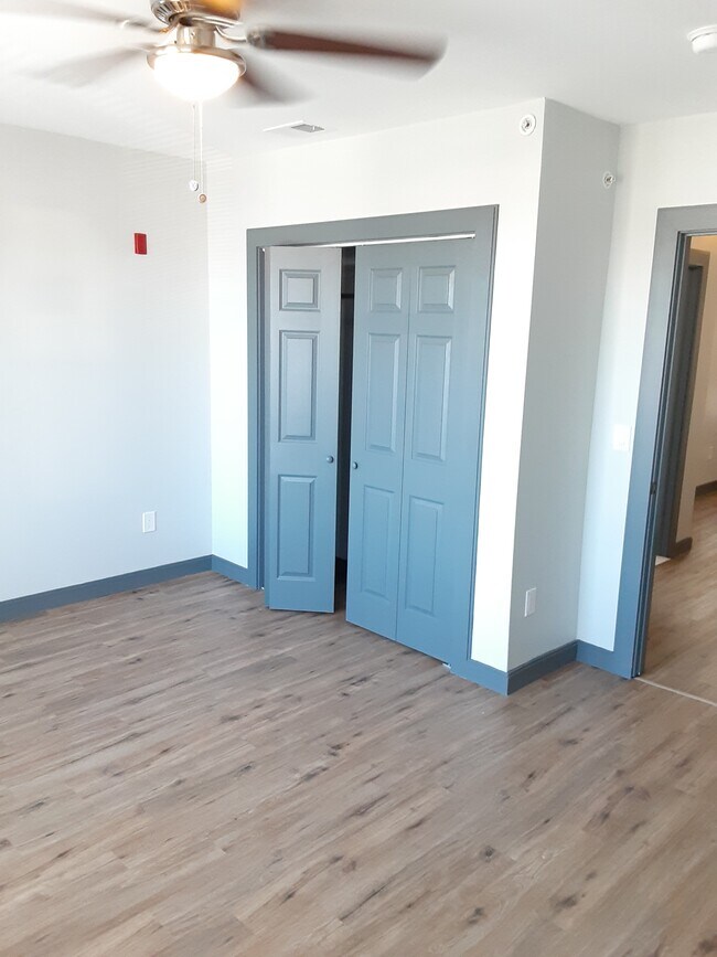 Building Photo - 1212 W Erie Ave