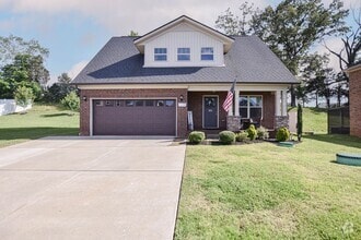 Building Photo - Pet Friendly Three Bedroom in Pleasant View!