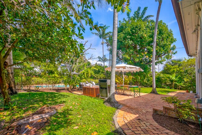 Building Photo - 411 26th St