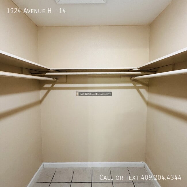 Building Photo - 1924 Avenue H