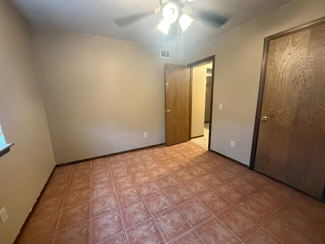 Building Photo - 313 W Pine Ave