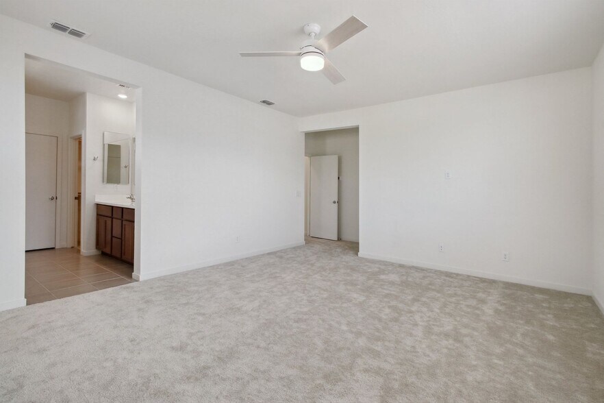 Building Photo - 21283 E Swan Dr