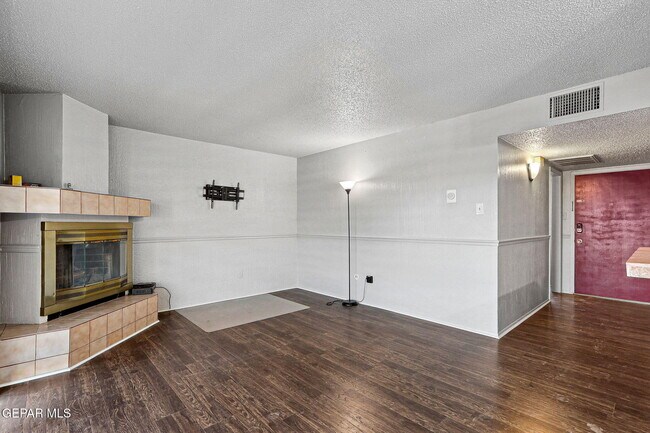 Building Photo - 4800 N Stanton St