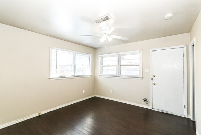 Building Photo - 2517 33rd St