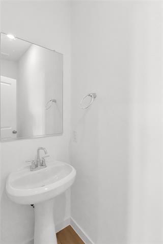 Building Photo - 1504 Adams Dr