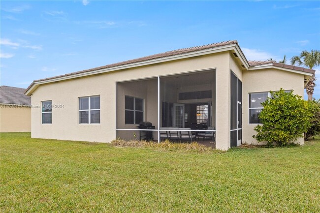 Building Photo - Southwest Lake Manatee Way, Port St. Lucie...