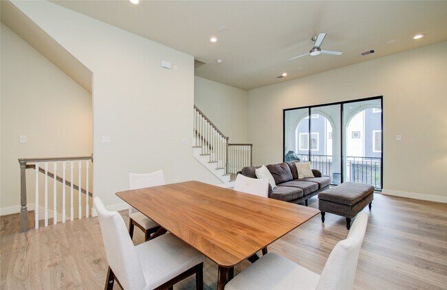 Building Photo - 5205 Allen St