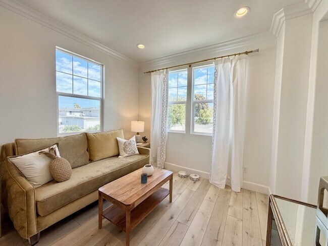 Building Photo - 4 Bedroom + 3.5 Bathroom Townhome | The Westerlies | Unfurnished