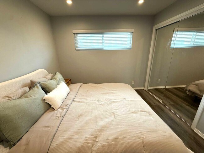 Building Photo - 315 Sapphire Ave