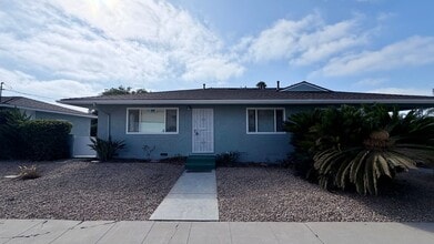 Building Photo - Spacious 3 Bed 2 Bath Home in Sunset Cliffs with Detached Garage & Private Backyard