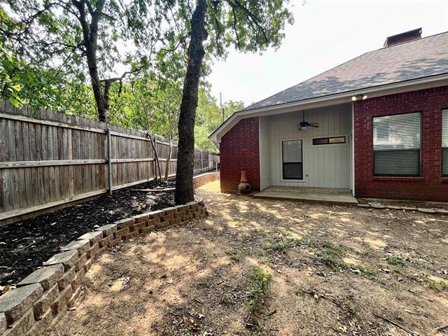 Building Photo - 6105 Paradise Dr