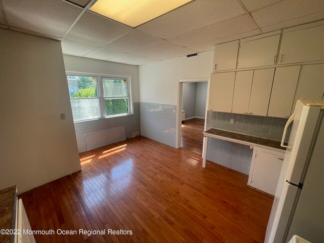 Building Photo - 213 Chelsea Ave