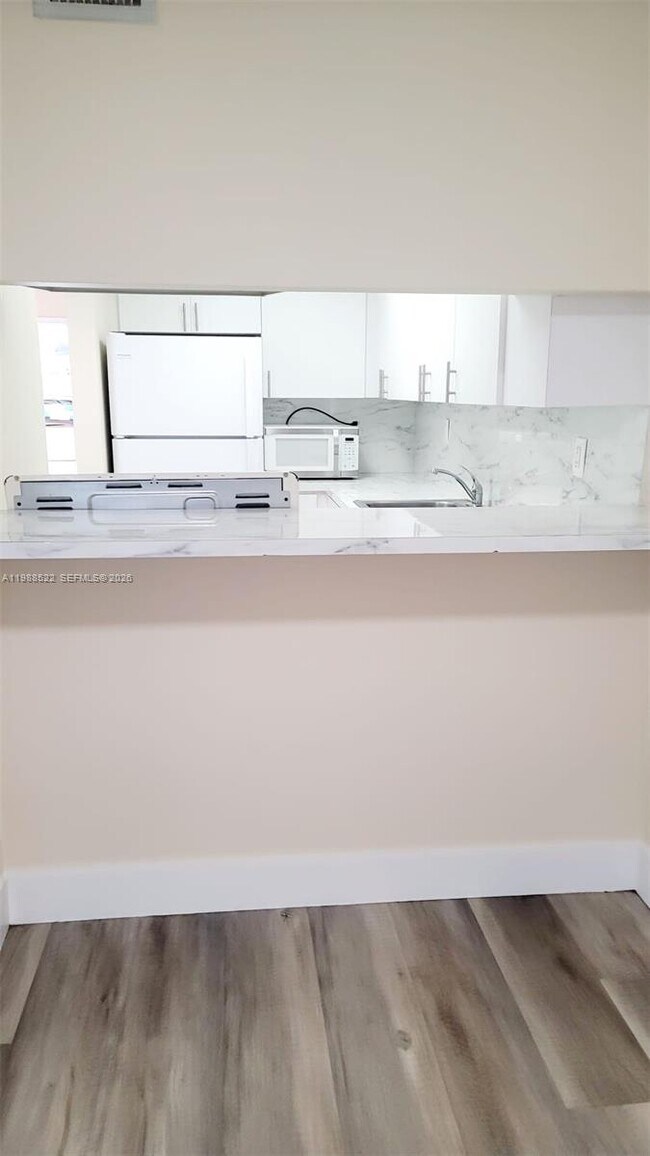 Building Photo - 2221 W 52nd St