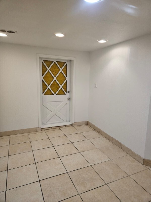Building Photo - 890 E 100 N