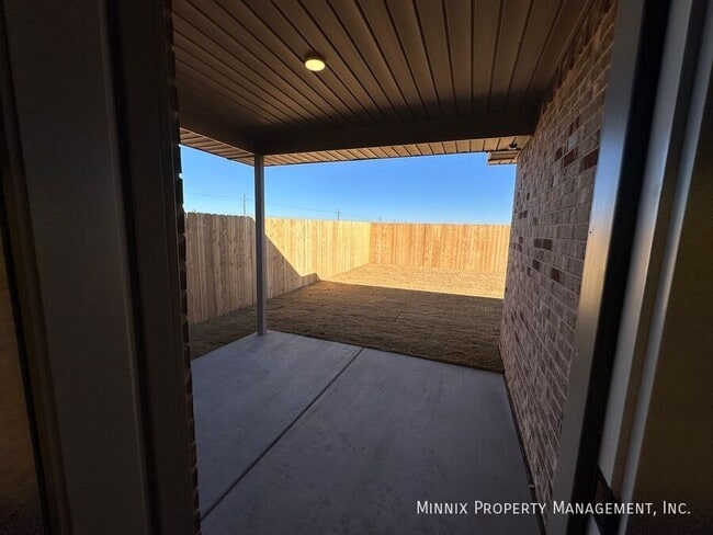 Building Photo - 2010 Cottonwood Ave